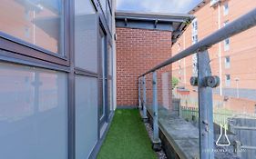 Luxury Birmingham City Centre Townhouse With Balcony- Sleeps 10 - Free Parking - Perfect For Contractors, Business Travellers, Families And Other Groups - Near Bullring, Newstreet, Selfridges, Nec, Nia & Birmingham Airport